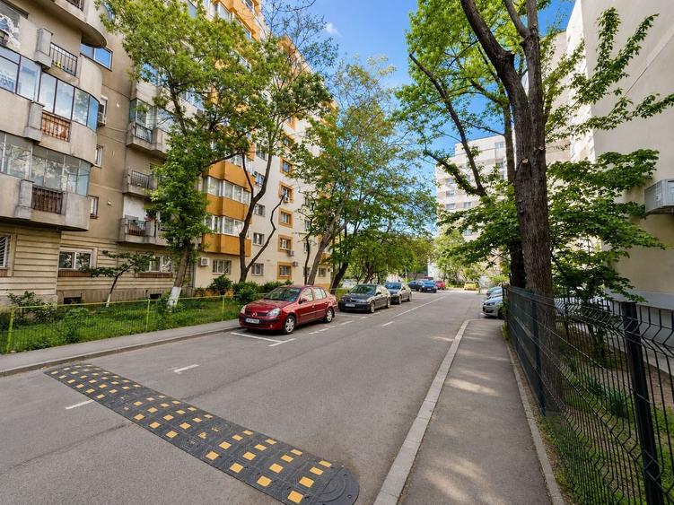 Apartament cu 3 camere decomandat, mobilat în 13 Septembrie