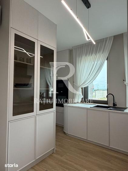 Casă cu 8 camere cu Teren 1100 Mp în Sânmartin