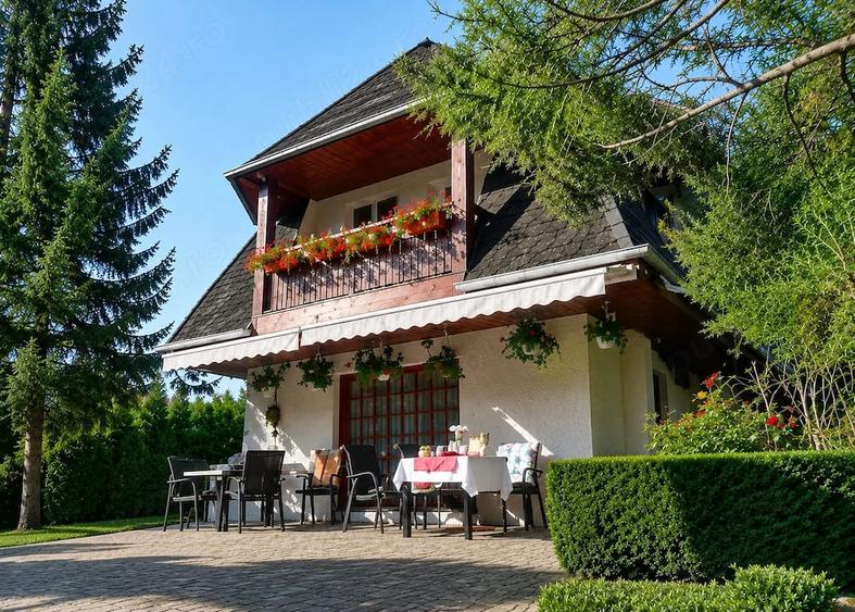 Casă cu 6 camere cu Teren 4600 Mp în Tarcău