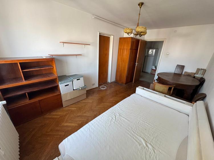Apartament cu 3 camere decomandat în 1 Mai