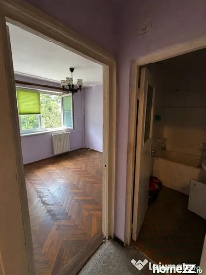 Apartament cu 3 camere semidecomandat în Tomis Nord