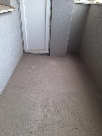 Apartament cu 3 camere semidecomandat în Florești