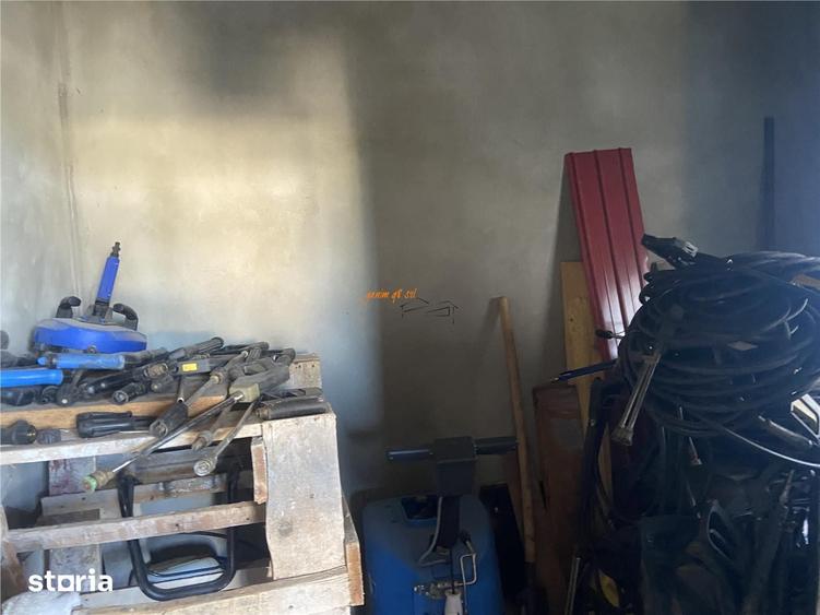 Casă cu 6 camere cu Teren 373 Mp în Golești