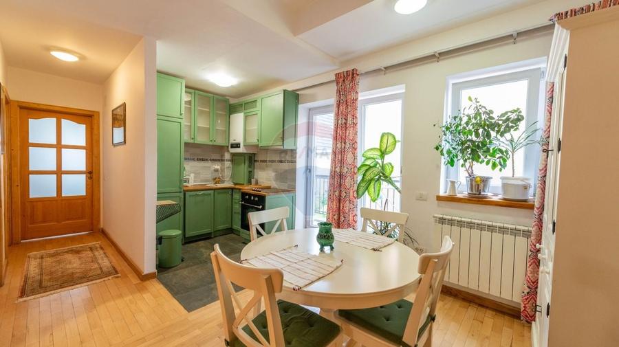 Apartament cu 3 camere semidecomandat, mobilat în Matei Voievod