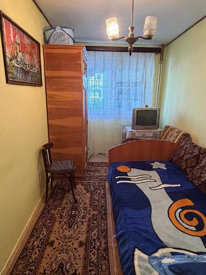 Apartament cu 3 camere decomandat în Cet