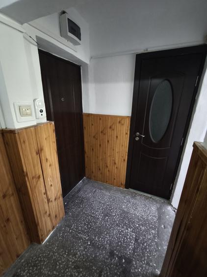 Apartament cu 3 camere semidecomandat în Govândari