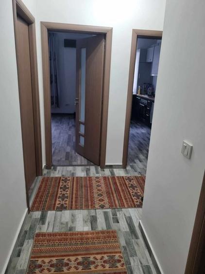 Apartament cu 3 camere decomandat în Roșu