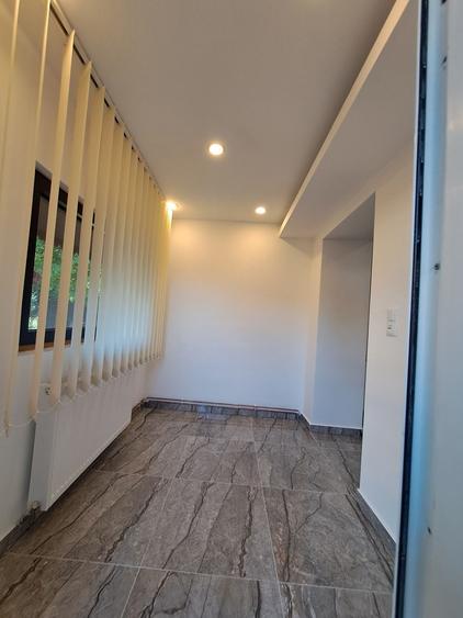 Casă cu 4 camere în Noua
