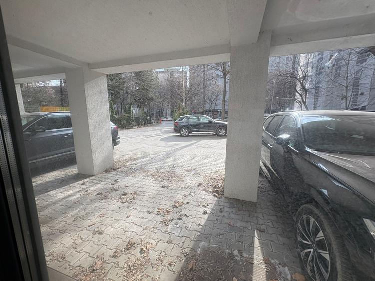 Spațiu comercial, de 240 mp, în Berceni