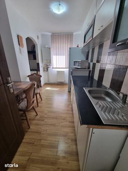 Apartament cu 3 camere decomandat în Onești