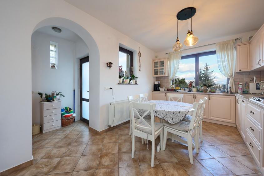 Duplex cu 4 camere cu Canalizare în Central