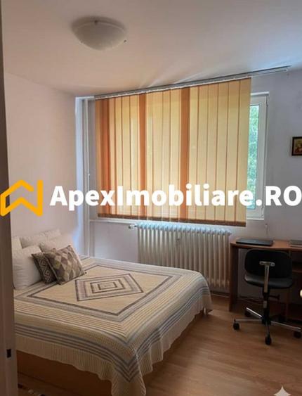 Apartament cu 3 camere decomandat în Drumul Taberei