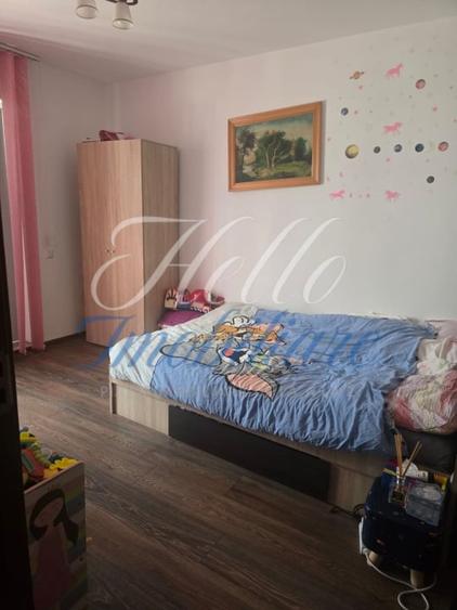 Apartament cu 3 camere decomandat în Florești