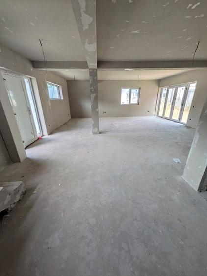 Duplex cu 4 camere cu Canalizare în Florești