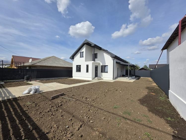 Casă individuală cu 7 camere cu Canalizare în Valu lui Traian