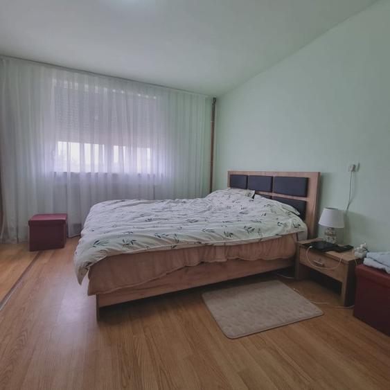Casă individuală cu 5 camere cu Canalizare în Vărășeni