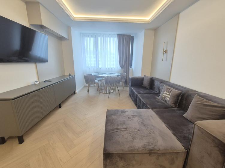 Apartament cu 3 camere semidecomandat în Central
