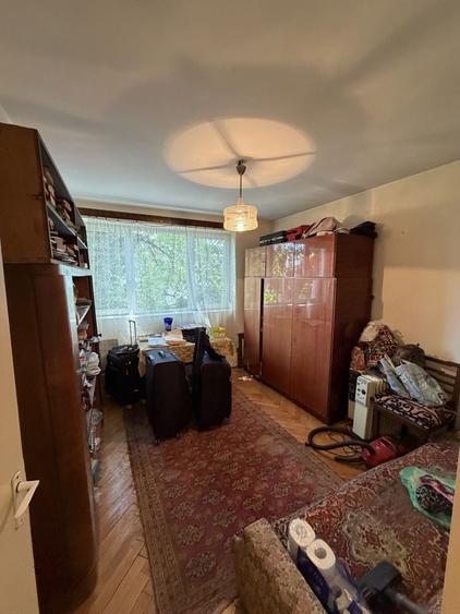 Apartament cu 3 camere semidecomandat în Nerva Traian