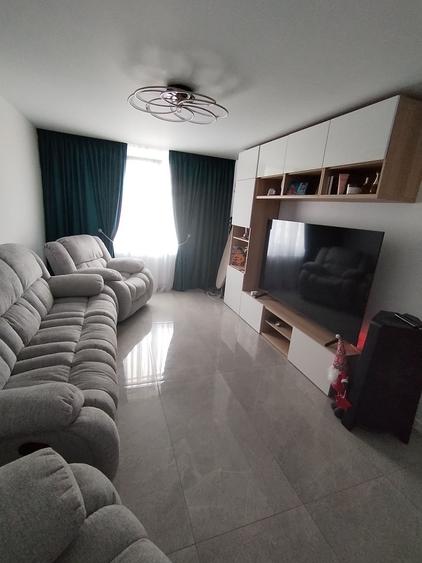 Apartament cu 3 camere decomandat, mobilat în Sălăjan