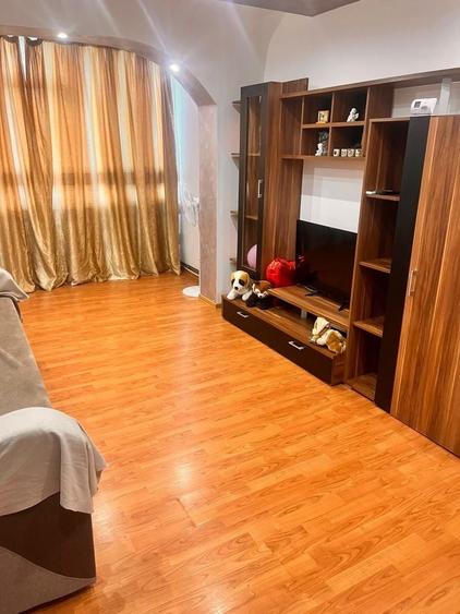Apartament cu 2 camere semidecomandat în Craiovei