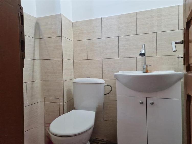 Casă individuală cu 5 camere cu Canalizare în Central