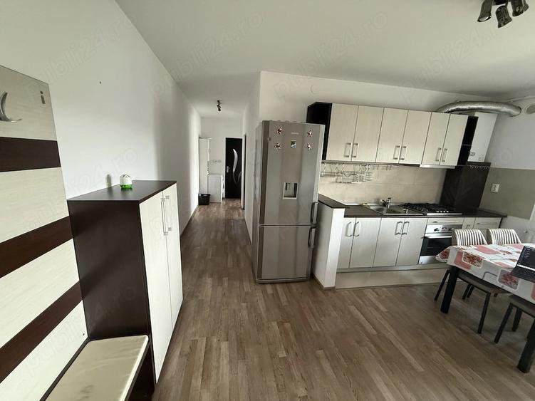 Apartament cu 3 camere decomandat în Girocului