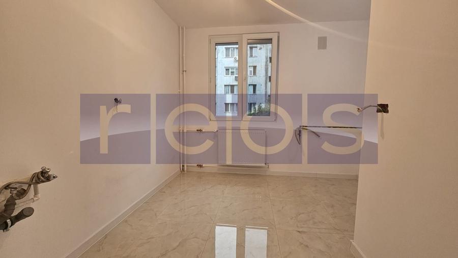 Apartament cu 3 camere decomandat în Valea Oltului