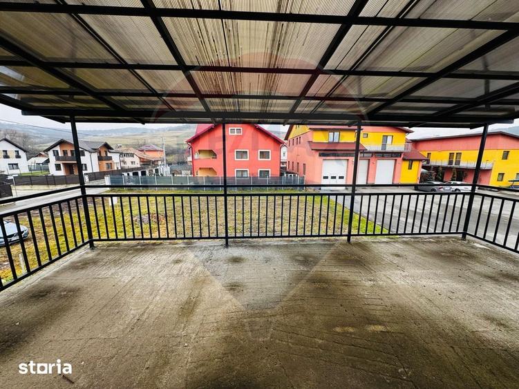 Casă cu 5 camere cu Teren 500 Mp în Jucu