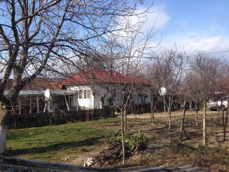 Casă cu 3 camere în Rași