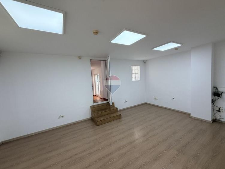 Duplex cu 5 camere cu Teren 250 Mp în Banu Manta