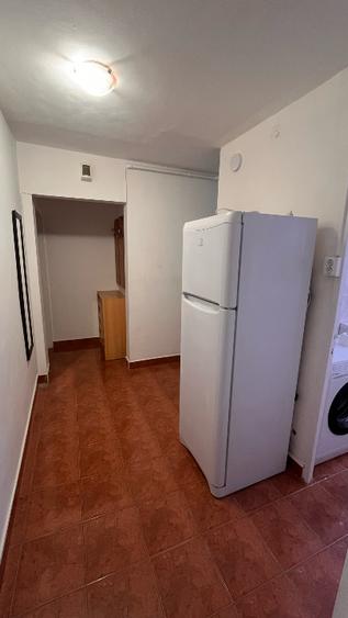 Apartament cu 2 camere semidecomandat, mobilat în 7 Noiembrie