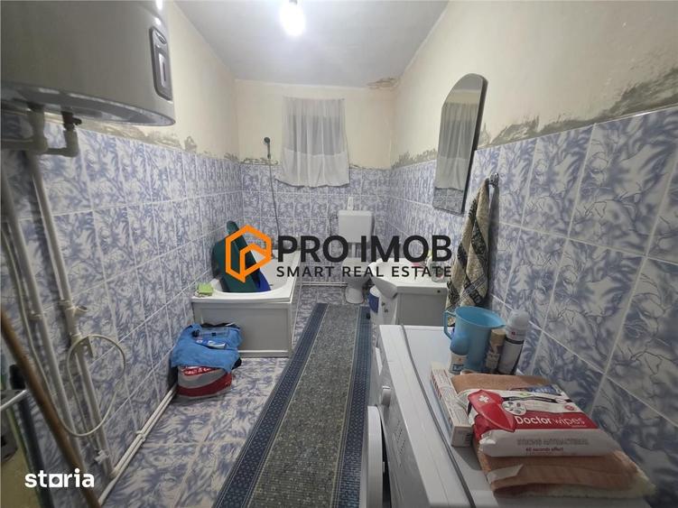 Casă cu 3 camere semidecomandat cu Teren 500 Mp în Central
