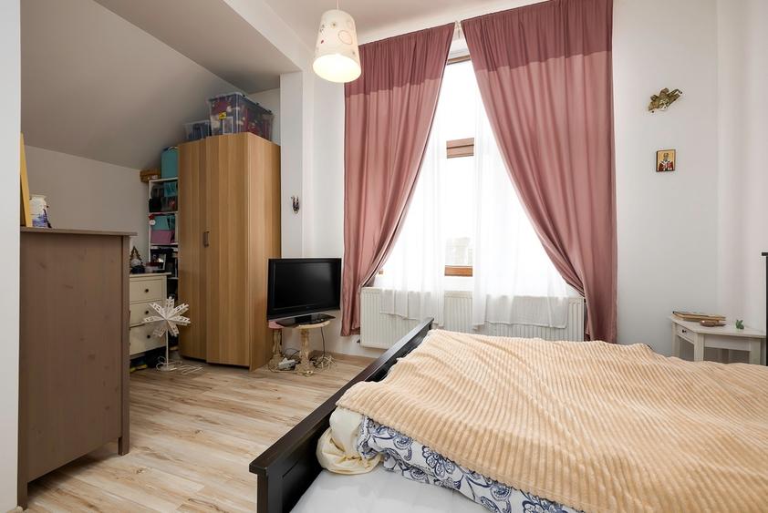 Casă cu 6 camere cu Teren 286 Mp în Eroii Revoluției