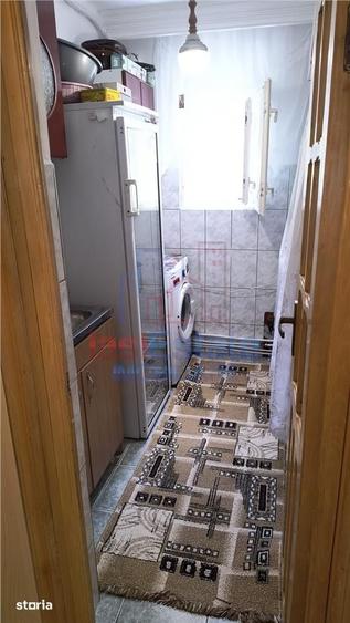 Apartament cu 3 camere decomandat în Nicolina