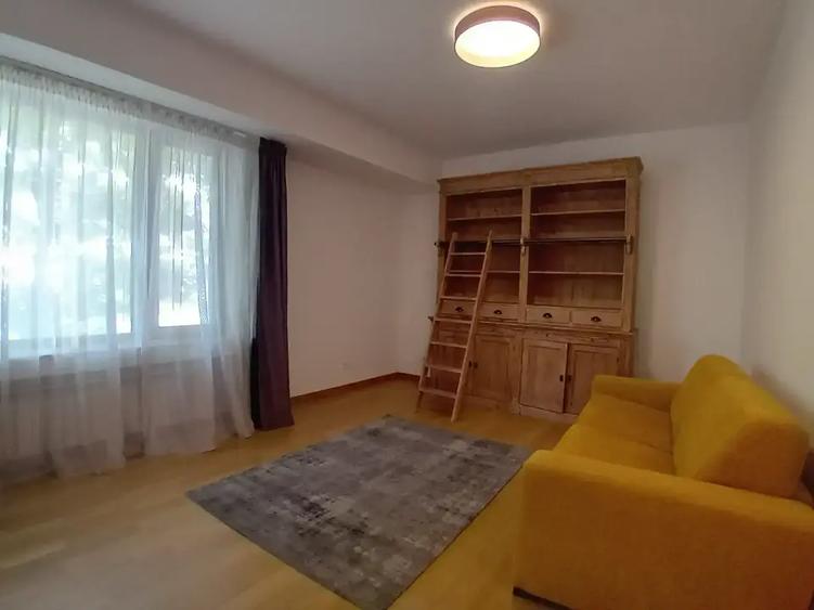 Apartament cu 3 camere semidecomandat, mobilat în Kiseleff