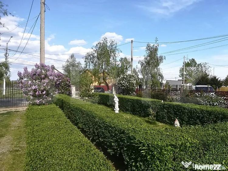 Casă cu 5 camere cu Teren 3000 Mp în Central