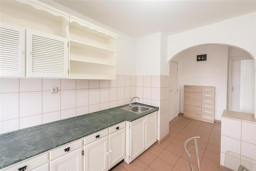 Apartament cu 3 camere decomandat în Rogerius