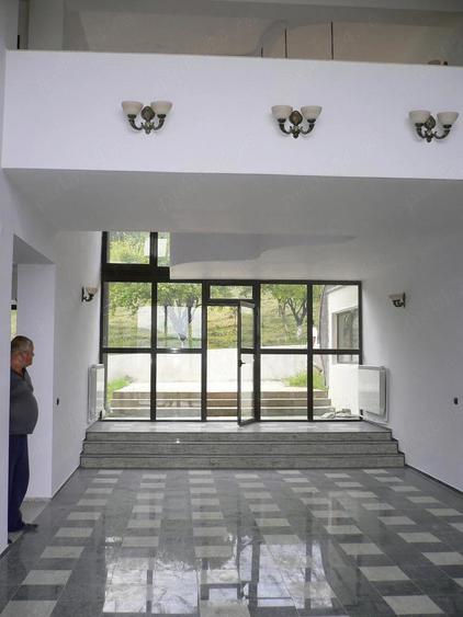Casă cu Teren 6500 Mp în Central