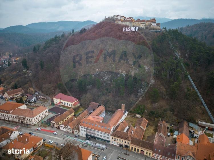 Casă cu 8 camere cu Teren 619 Mp în Central