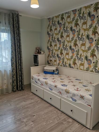 Apartament cu 3 camere decomandat în Traian