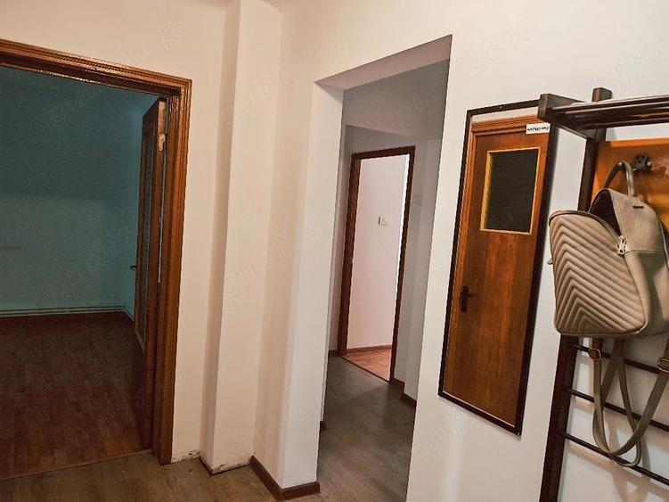 Apartament cu 3 camere decomandat în 1 Mai