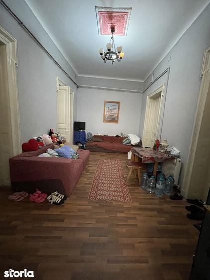 Apartament cu 5 camere în Victoriei