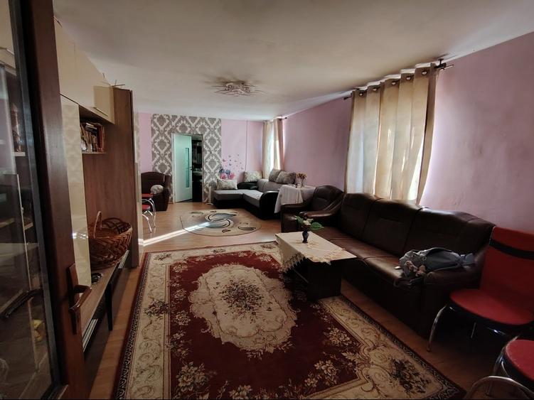 Casă individuală cu 4 camere cu Teren 640 Mp în Stâlpu