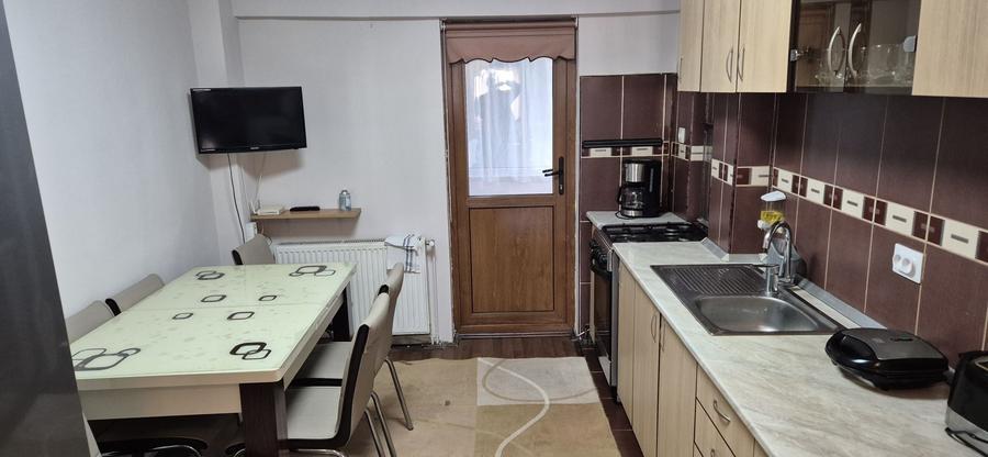 Apartament cu 3 camere decomandat în Vasile Aaron