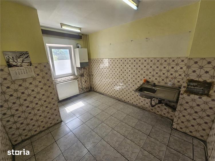 Apartament cu 4 camere decomandat în Central