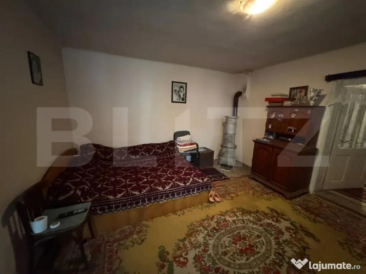 Casă cu 7 camere cu Teren 2461 Mp în Central
