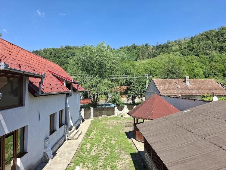 Casă cu 2 camere cu Teren 1485 Mp în Lăpușnic