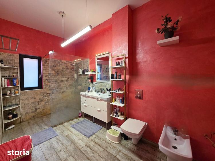 Casă cu 7 camere cu Teren 3200 Mp în Merei