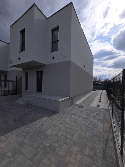 Casă cu 4 camere cu Teren 250 Mp în Covaci