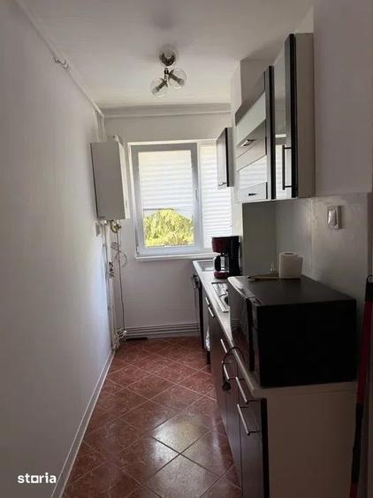 Apartament cu 3 camere semidecomandat în Dâmbu Pietros